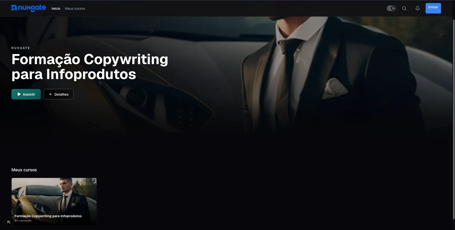 Área de membros no estilo de streaming, com o curso em destaque no topo, botões Assistir e Detalhes, e a fileira Meus cursos com o progresso de cada um.