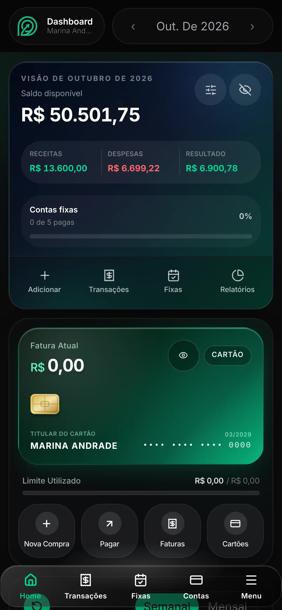 Painel do Finance no celular, no tema escuro, com saldo disponível, receitas, despesas e resultado do mês, o progresso das contas fixas e a barra de navegação inferior.